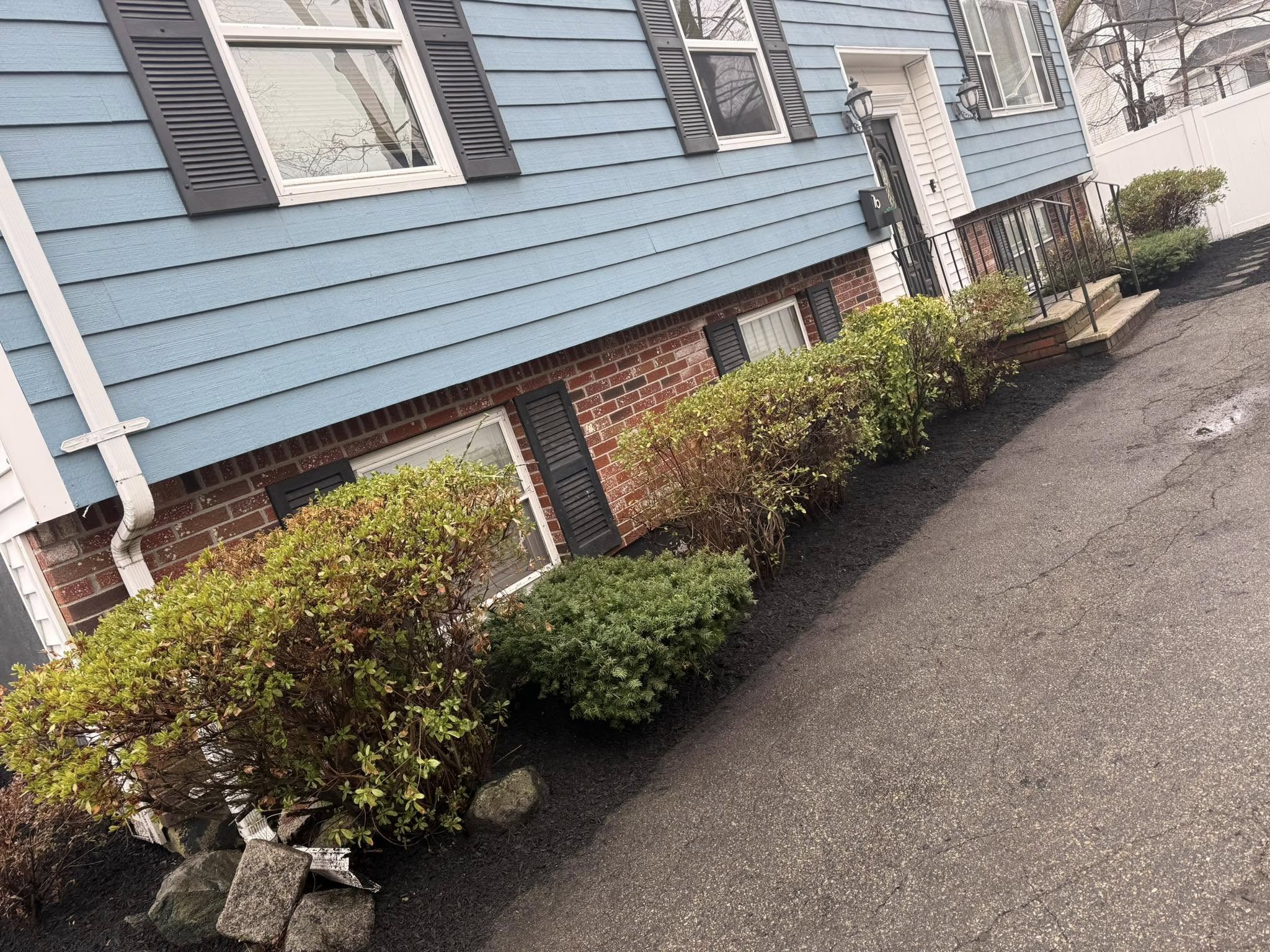 garden design Choosing the Right Fence Material for Your Property